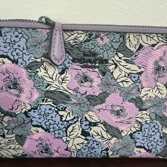 Coach NWT Floral Wristlet Clutch - Lilac and Blue medium wristlet - Picture 2 of 11